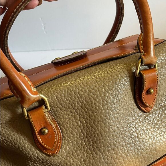 Vintage Dooney & Bourke leather doctor satchel bag w/key, charm & dustbag - Picture 5 of 16